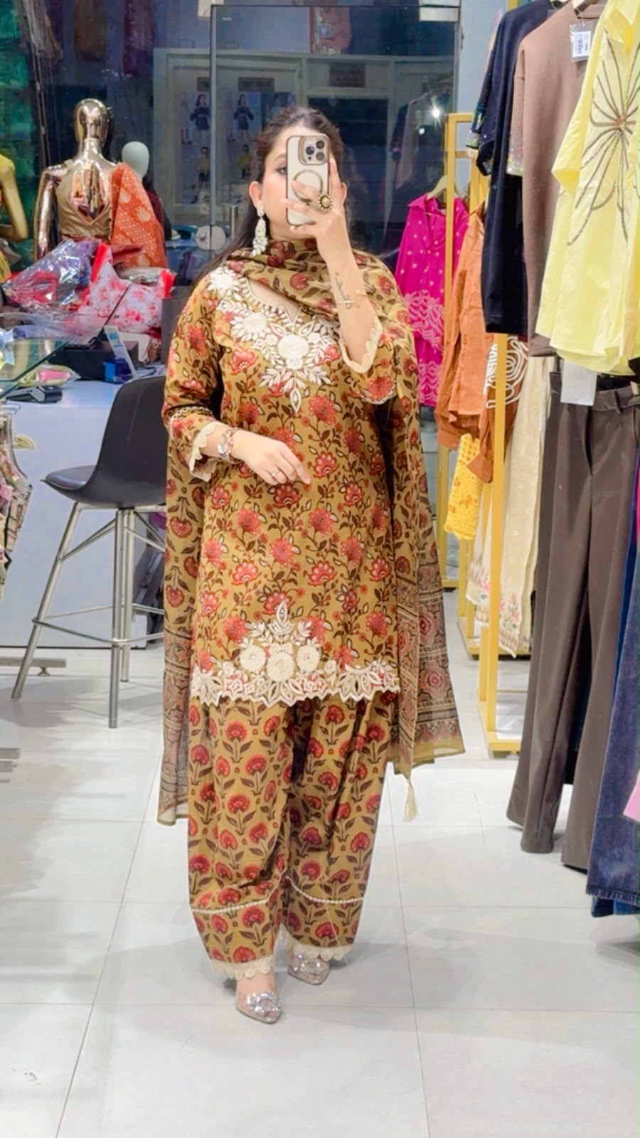 Numika suit